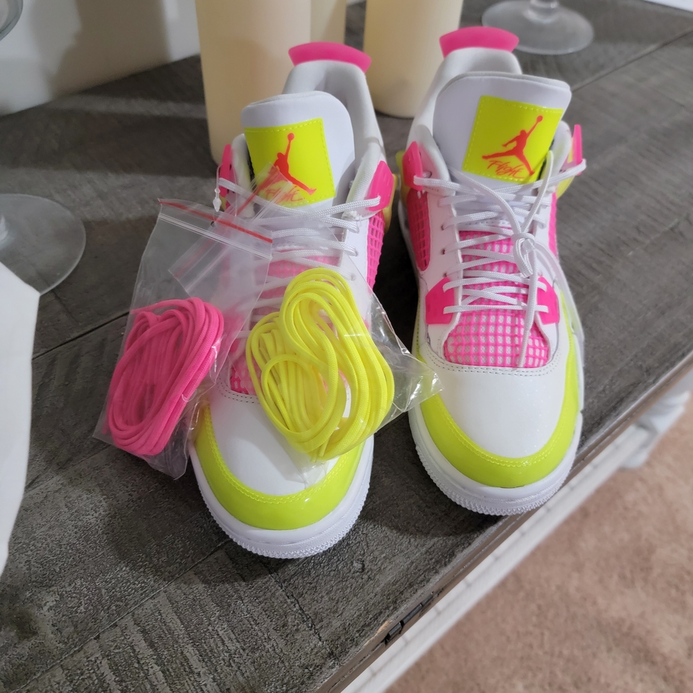 Jordan Air 4 Retro SE White Lemon - Picture 3 of 5